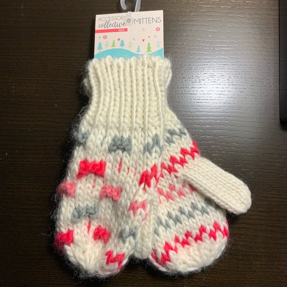 NWT Little Girls Mittens Cream w/Pink & Gray Accents, Super Soft! O/S Approx 4-7 - Picture 1 of 1